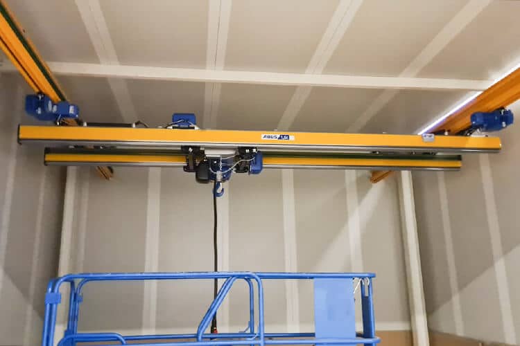 Bild einer Krananlage als Ausstattung in einer Schallschutzkabine