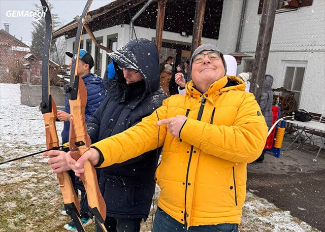 Bild vom Bogenschießen beim Winterausflug in Jungholz von GEMAtech